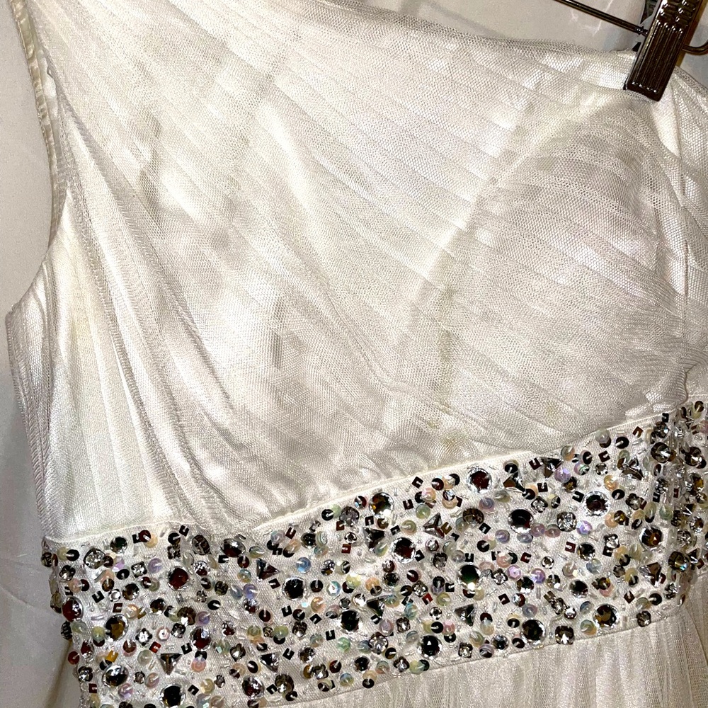 Morgan & Co. One Shoulder Ruched Prom Dress.